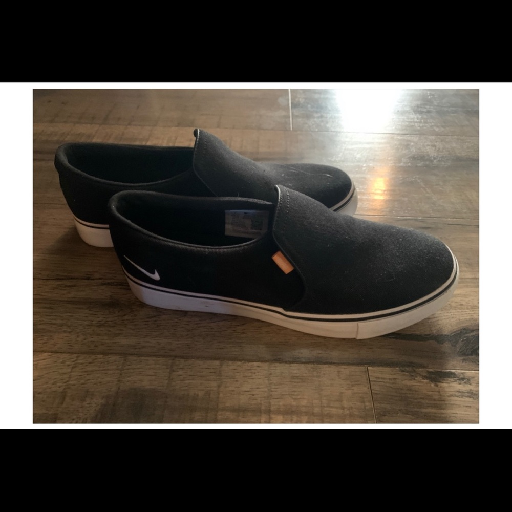 Nike women’s slip on tennis shoes size 8